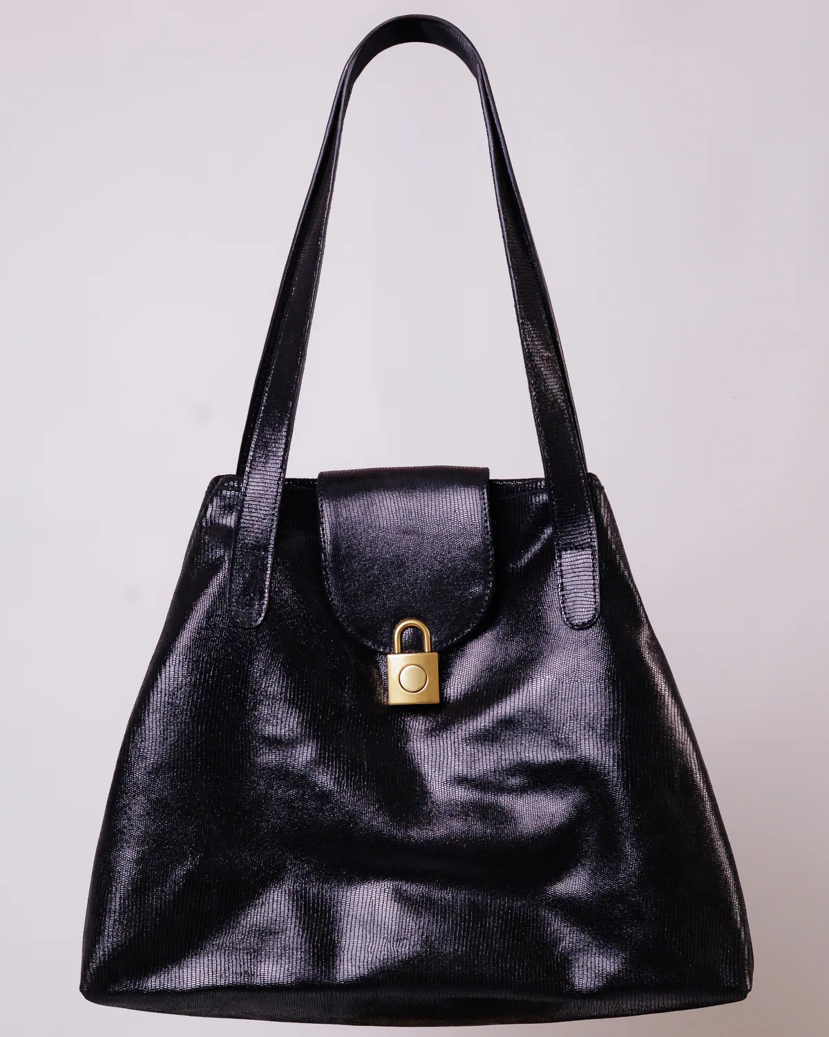 Mindy Pop Tote en color negro grabado
